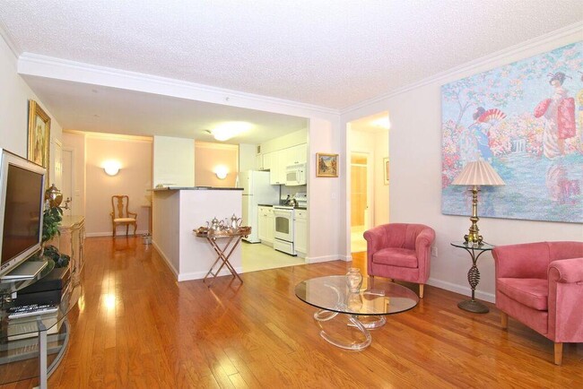Building Photo - 300 Mamaroneck Ave