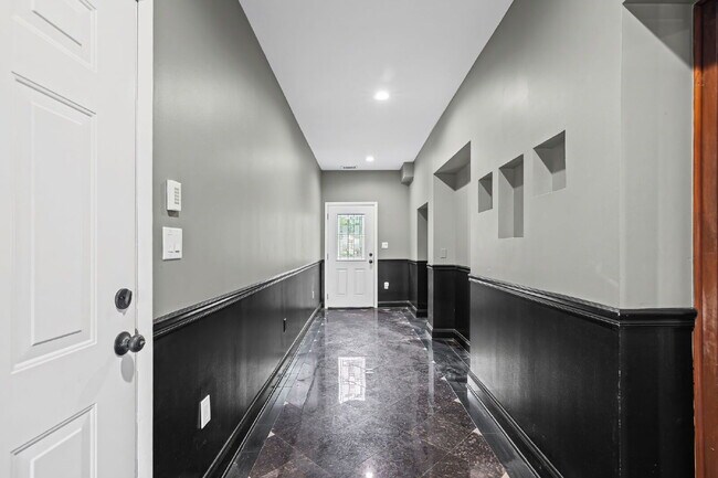 Building Photo - 815 Sudbury Rd NE