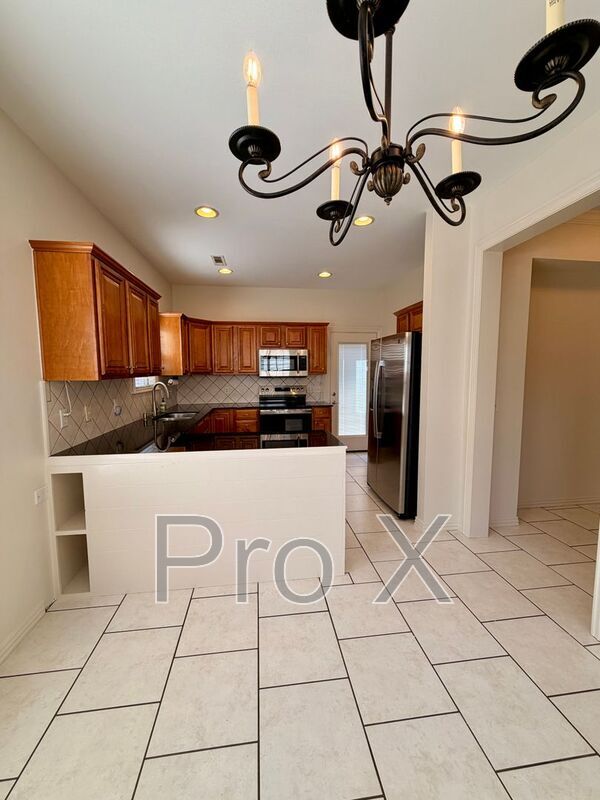Building Photo - 1500 NE Dysart Woods Ln