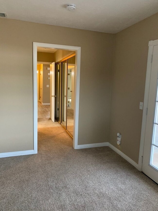 Building Photo - Beautiful Desert Knolls Home