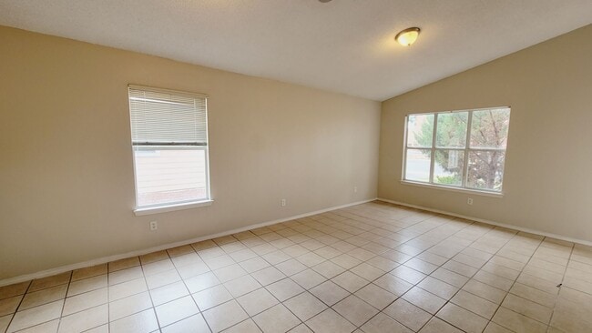 Building Photo - Charming 4 bedroom, 3 bath home in West Side El Paso!