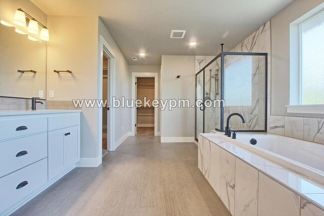 Building Photo - 4 Bed, 3 Bath Home in Walnut Grove Near An...