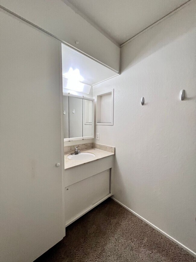 Building Photo - Cozy 1 bedroom on lush courtyard includes water / garbage & 1 parking spot.