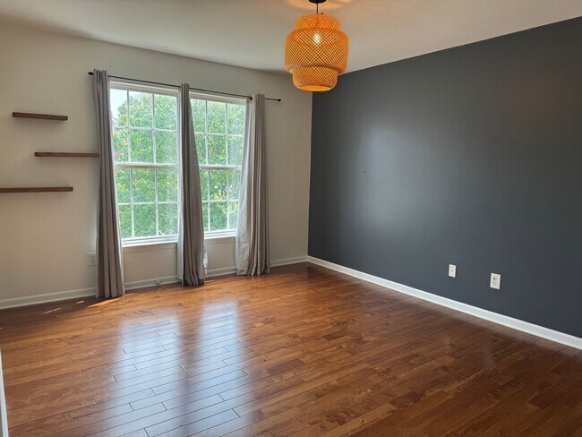 Building Photo - Brentwood 4BR Home