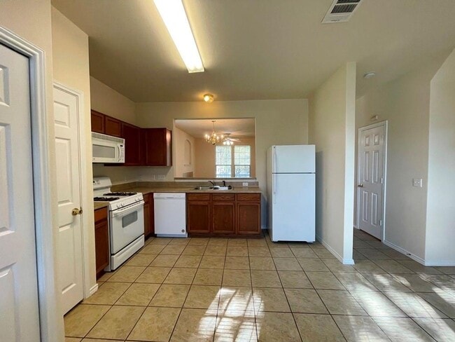 Building Photo - 251B Utterback