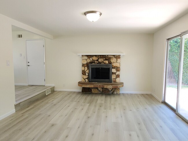 Building Photo - Beautifully Remodeled Single Family Home, ...