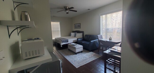 2 large windows! - 108 Cypress Point Ct #106-B