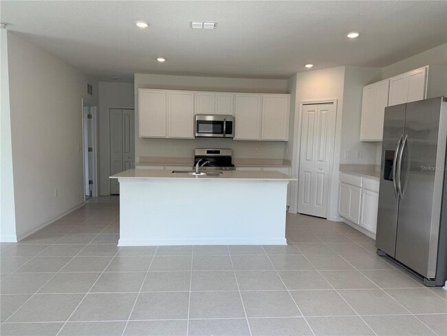 Building Photo - 3443 Howell Dr