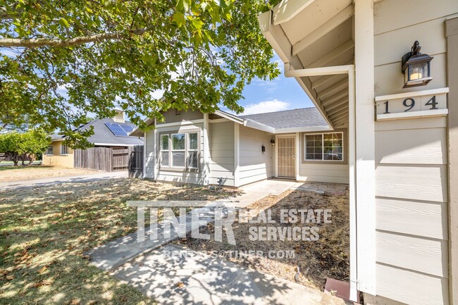 Building Photo - East Lincoln 3 Bedroom Home