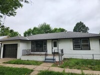 Building Photo - Newly remodeled 2/1/1 with fenced yard!