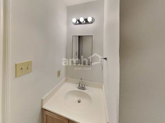 Building Photo - 8447 Mannington Pl