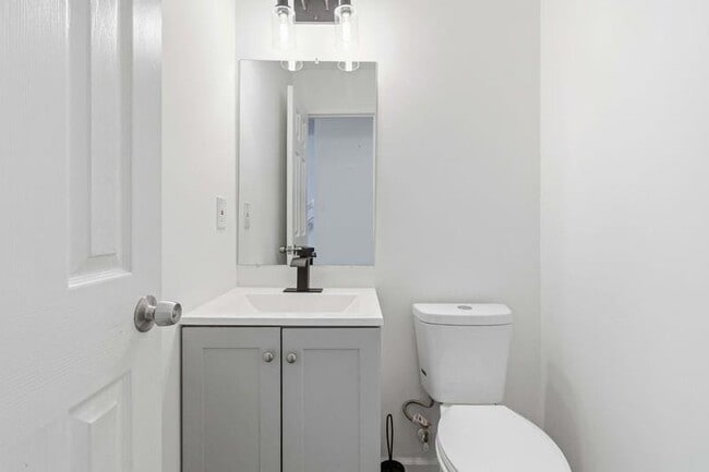 Building Photo - 420 Thistle Cove