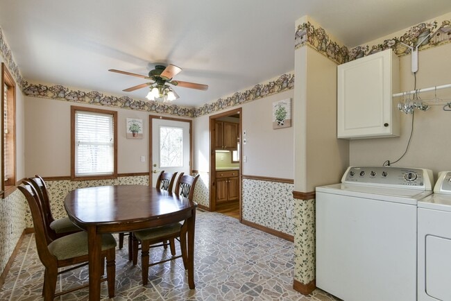 Building Photo - 5558 State Hwy 265