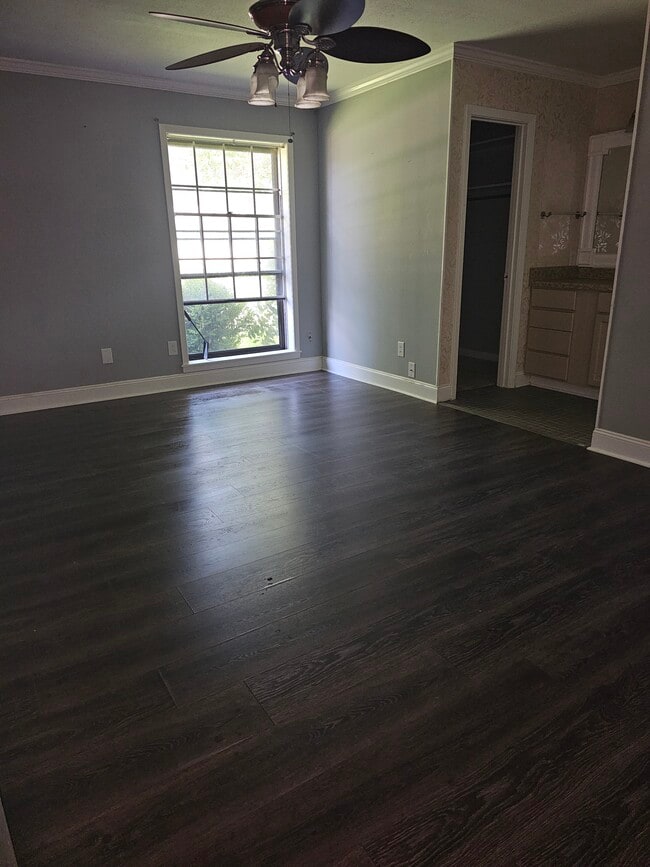 Building Photo - 2110 Venus Dr