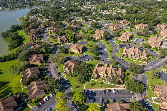 Building Photo - 360 Lakepointe Dr