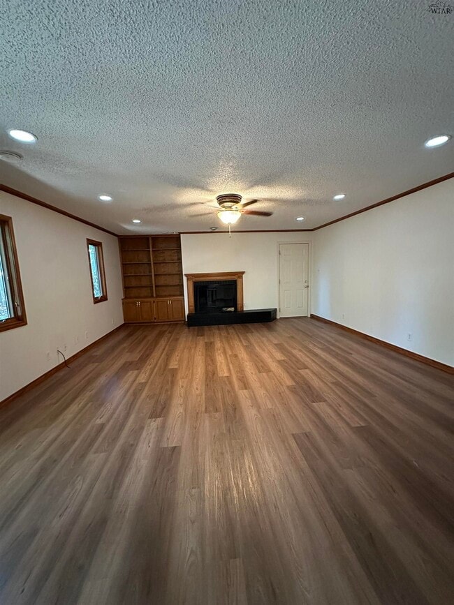 Building Photo - 2400 Martin St