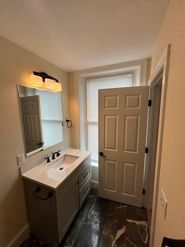 Building Photo - 416 Pearl St