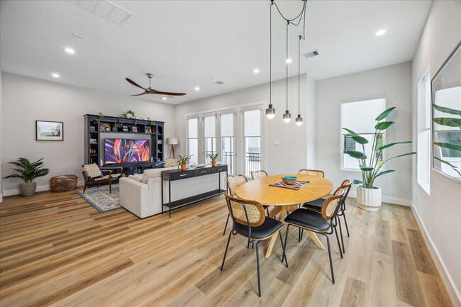 Building Photo - 903 Quitman St