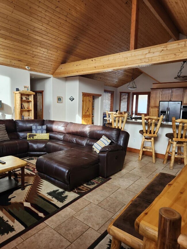Building Photo - 33 Timberline Dr