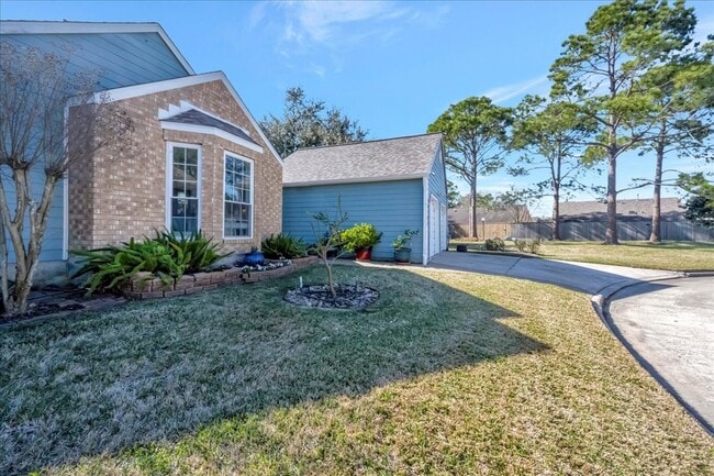 Building Photo - 16702 Dale Oak Way