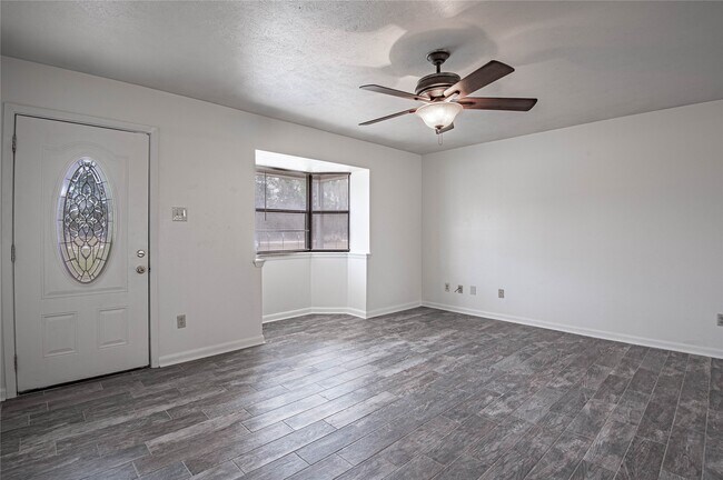 Building Photo - 4 Barre Ln
