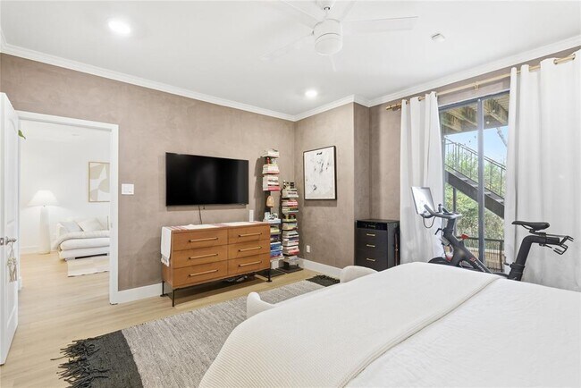 Building Photo - 1501 Barton Springs Rd