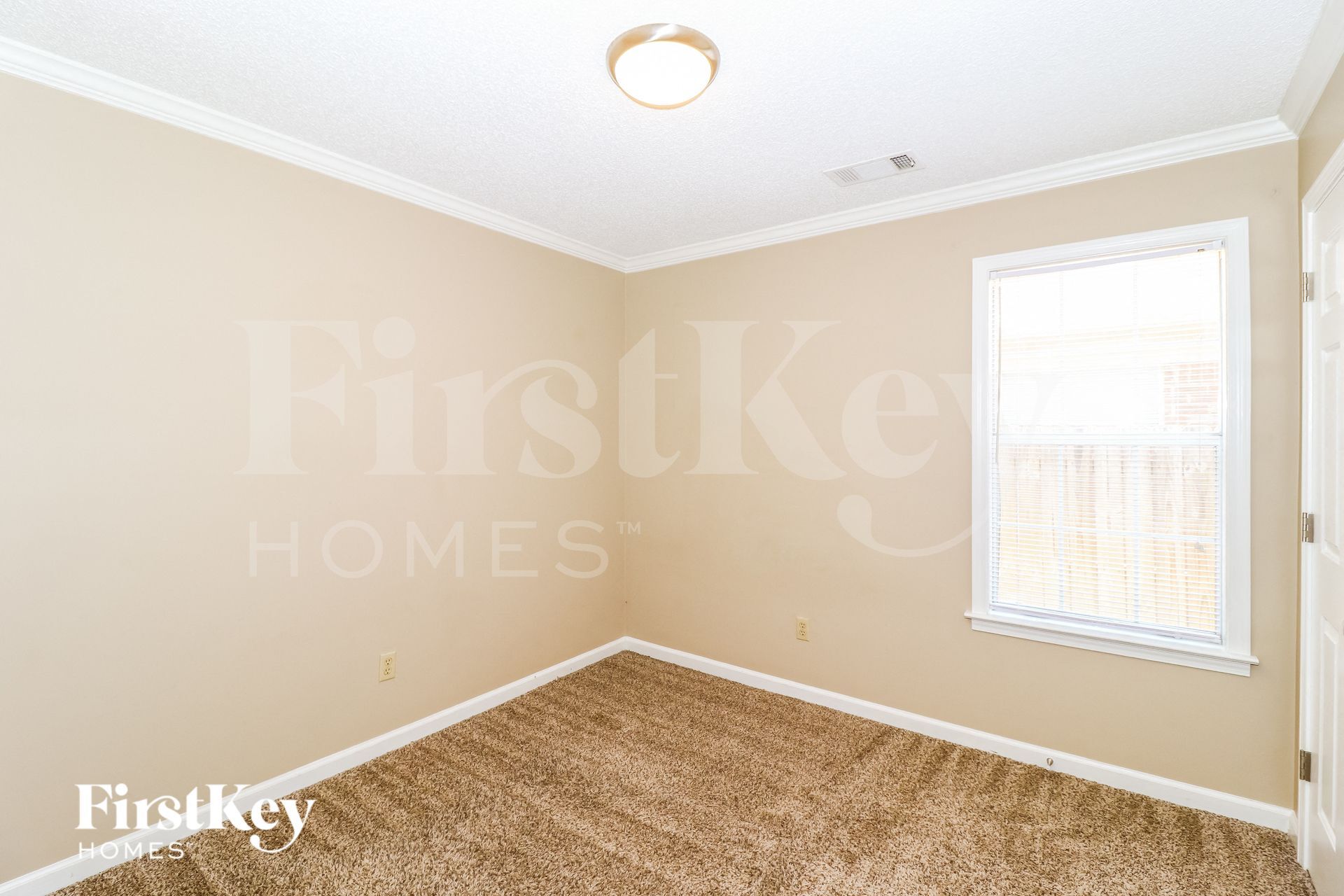 Building Photo - 8930 Lake Springs Cove