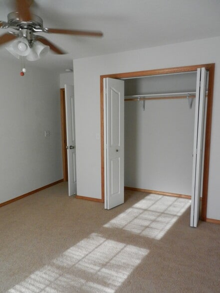 Bedroom - 707 Savannah Ave