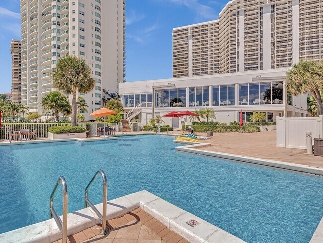 Building Photo - 20201 E Country Club Dr