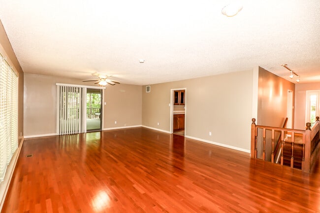 Building Photo - Beautiful 3 bedroom, 3 bath,  mother-in-law sweet with full kitchen in lower level.