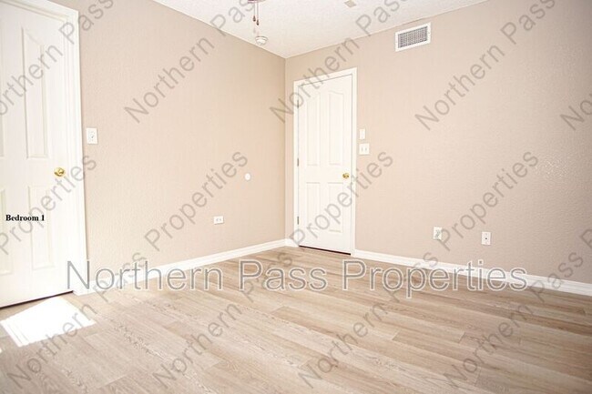 Building Photo - 12181 Sun Ray