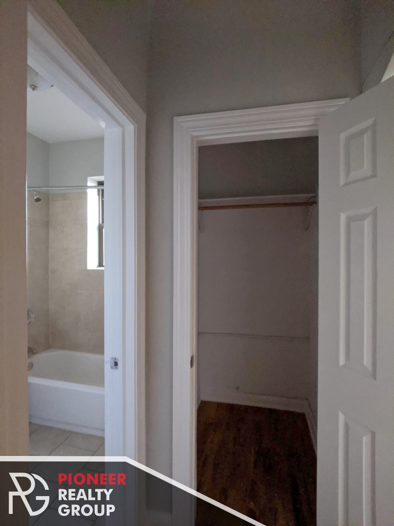 Building Photo - 4409 N Wolcott Ave