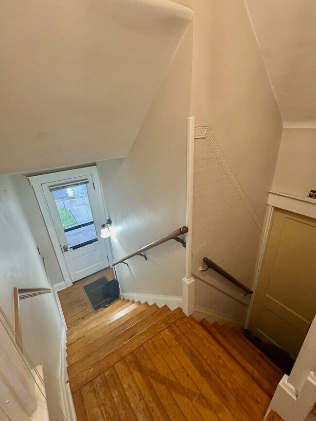 Building Photo - 2430 Fairview Ave