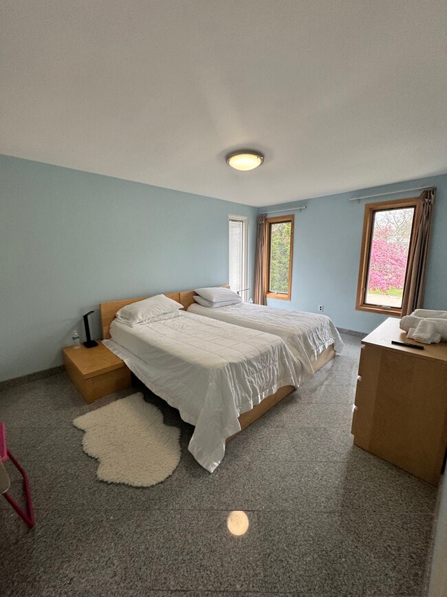 Building Photo - 3848 McDivitt Dr