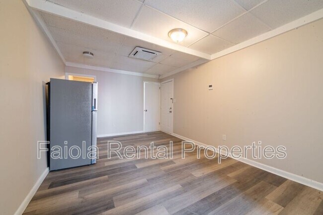 Building Photo - 112 N High St