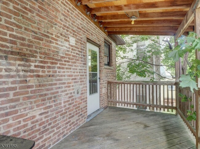 Building Photo - 69 Glenridge Ave