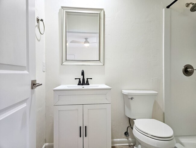 Building Photo - Beautiful 4/2 in Gainesville's Beldevere Area