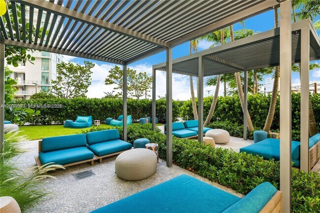 Building Photo - 650 NE 32nd St