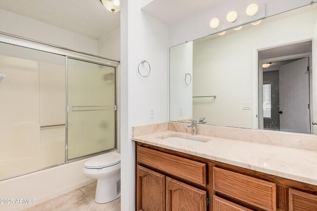 Building Photo - 625 E Northview Ave