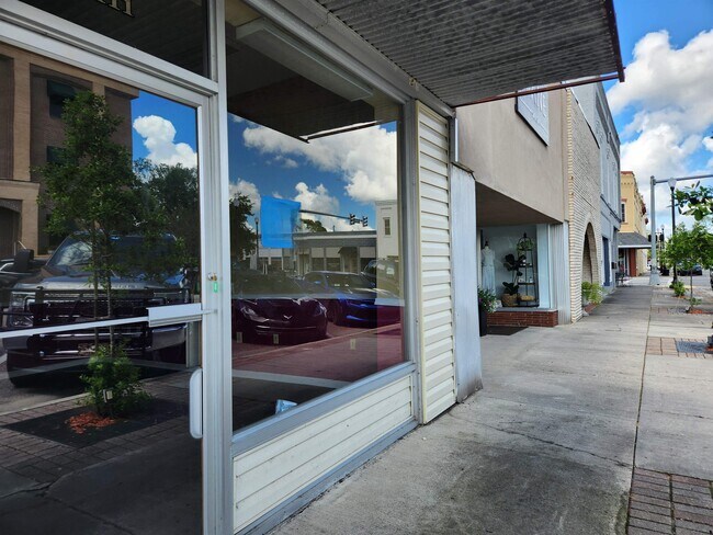 Building Photo - 111 E Green St