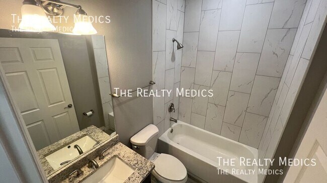 Building Photo - 2640 Dennis Ave SE