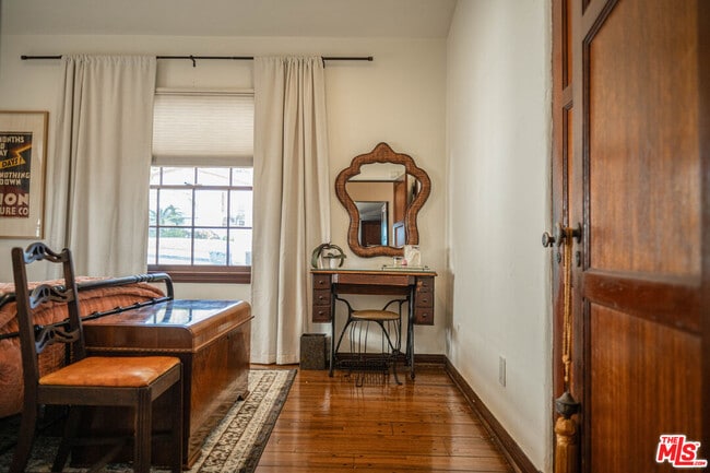 Building Photo - 6101 S Mansfield Ave