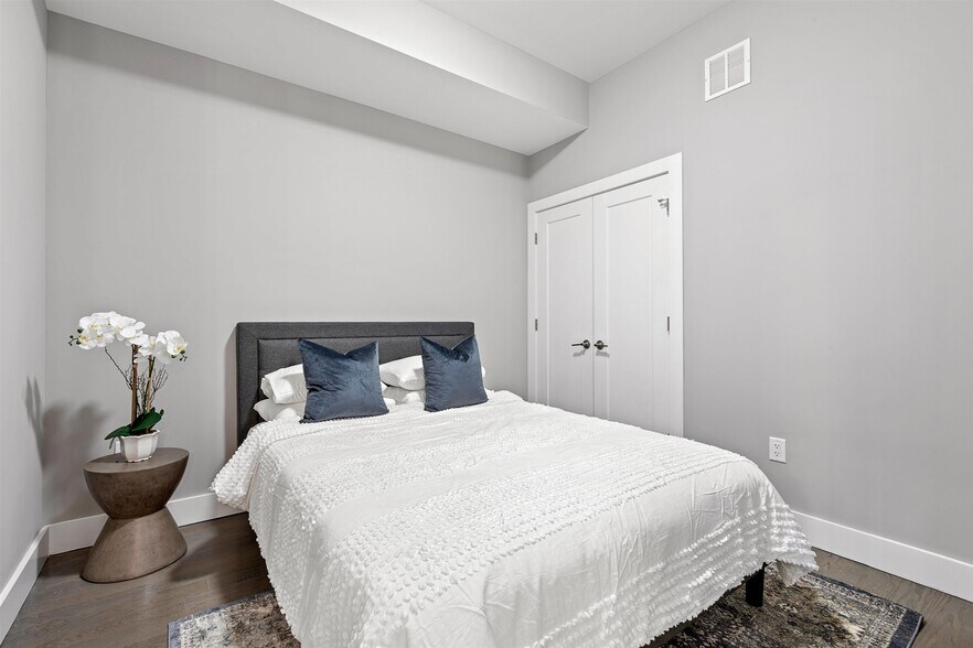 Building Photo - 313 Pine St