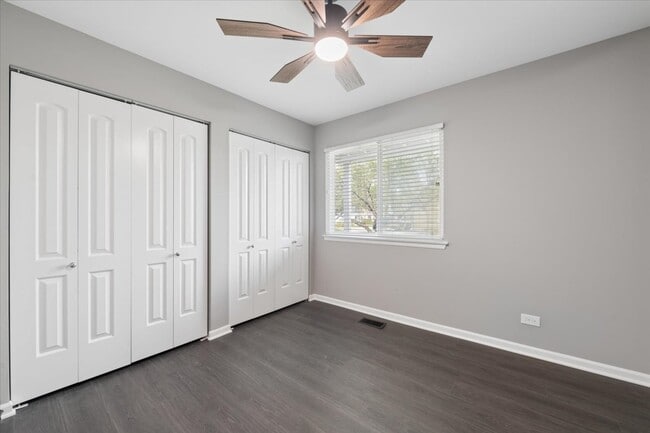 Building Photo - 225 Thornapple Ct