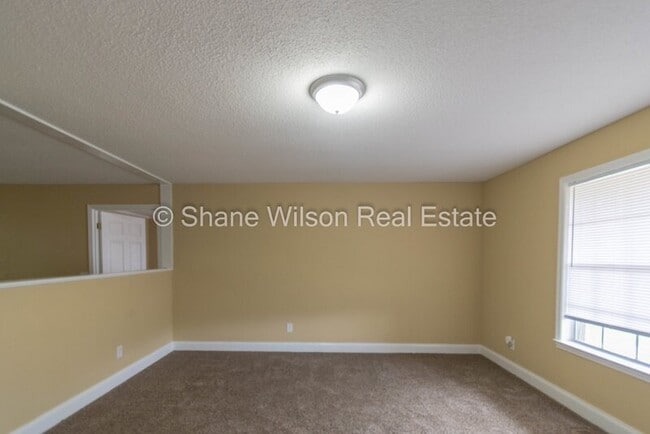 Building Photo - 11 Carroll Ln