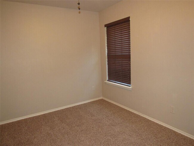 Building Photo - 17516 Black Hawk Dr