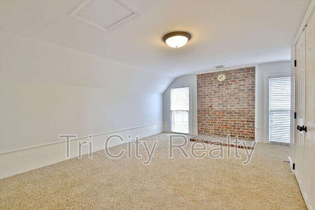 Building Photo - 115 Church Aly