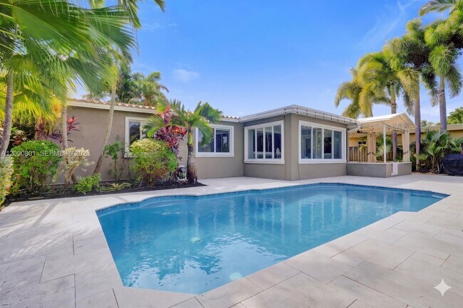 Building Photo - 417 NE 29th St