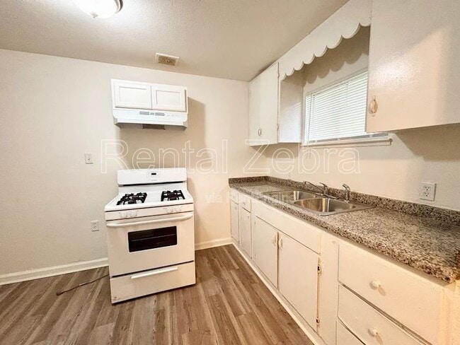 Building Photo - 641 M St