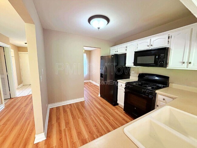 Building Photo - 262 Greensboro Ct